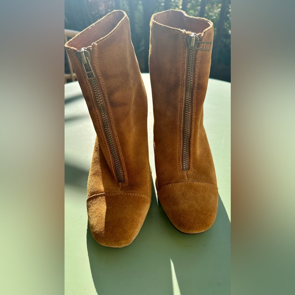MADEWELL CAMEL SUEDE BLOCK HEEL BOOTIE 6.5